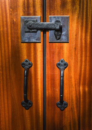 Exterior hardware. Exterior hardware.